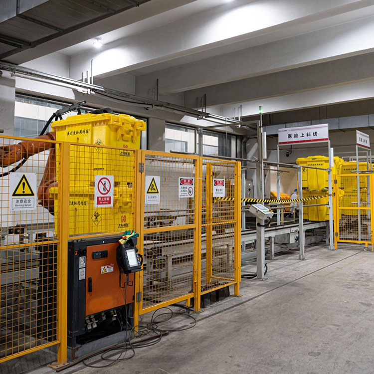 Medical waste collection bucket cleaning machine