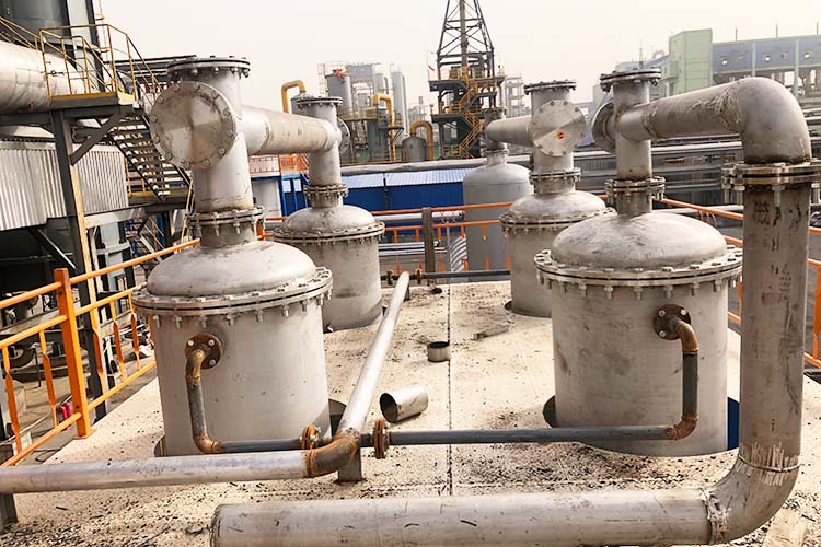 Oil containing sludge treatment equipment with superior Korean treatment system