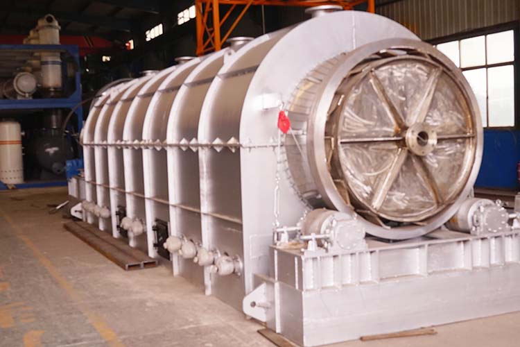 Oil containing sludge treatment equipment adapted to UAE oil field scenarios