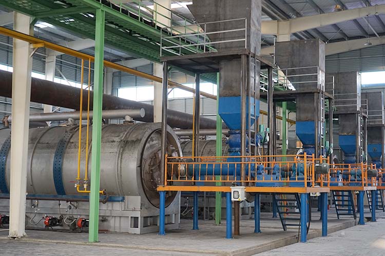 Malay waste tire equipment adapted to meet the needs of palm orchard agricultural machinery