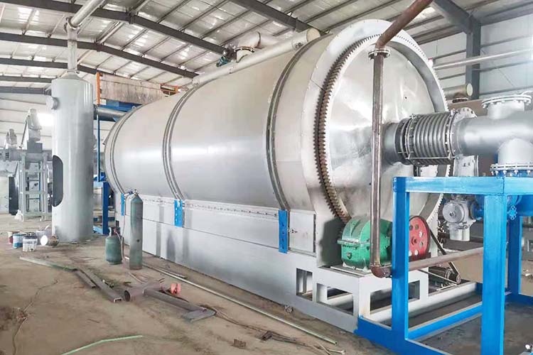 Vietnam oil sludge is converted into oil to supply palm orchard agricultural machinery