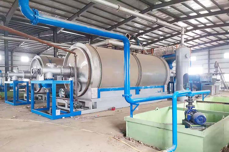 Vietnam oil sludge is converted into oil to supply palm orchard agricultural machinery