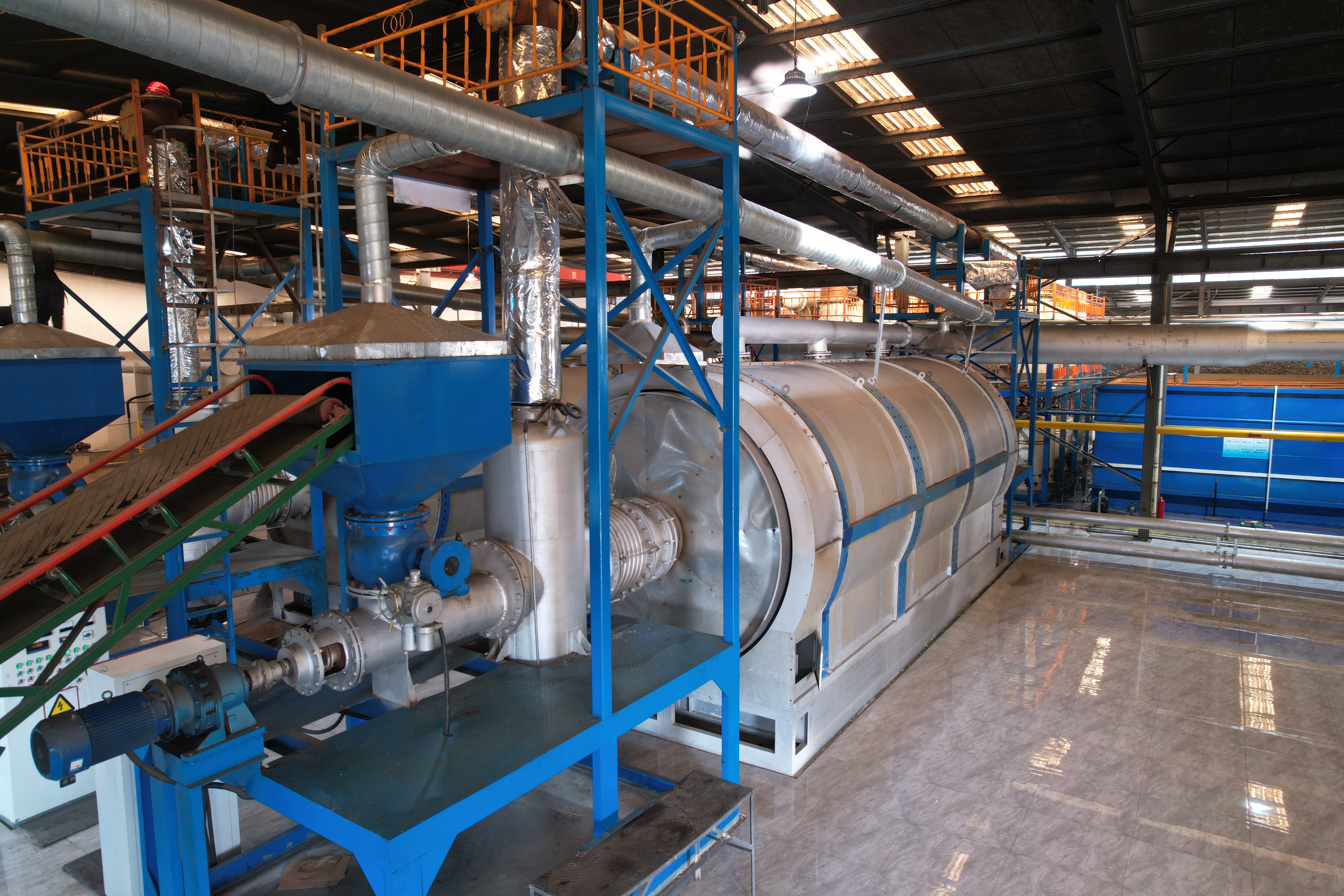 The waste tire refining equipment has solved the environmental problems in West Africa